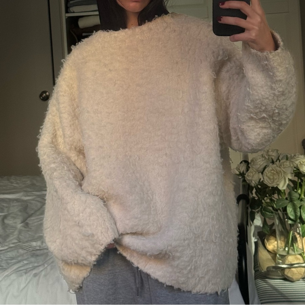 H&M CREAM/OFF WHITE OVERSIZED BOUCLE SWEATER